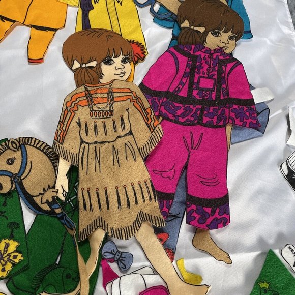 HUGE Vintage 90’s FELTKIDS with Set Of 4-16” Little People Around World 120+ Lot